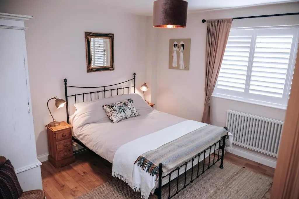Aurora- 3 Bed Villa With Parking And Garden Bournemouth