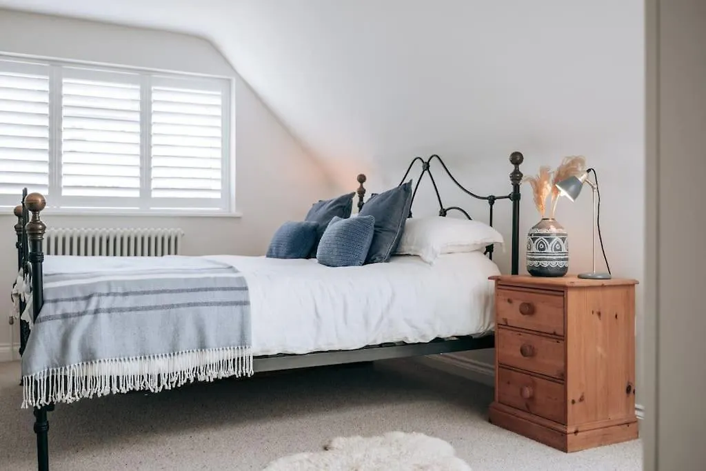 Aurora- 3 Bed Villa With Parking And Garden Bournemouth 0*,  United Kingdom