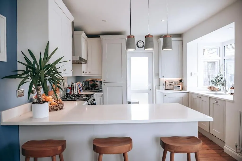 Aurora- 3 Bed Villa With Parking And Garden Bournemouth 0*,  United Kingdom