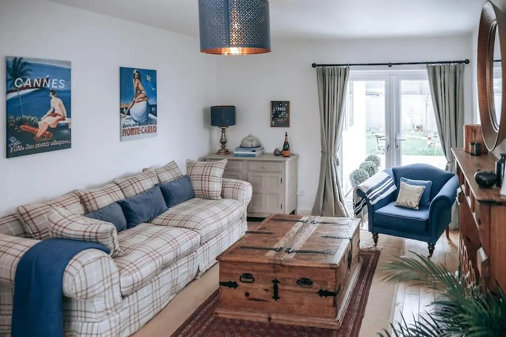 Aurora- 3 Bed Villa With Parking And Garden Bournemouth United Kingdom