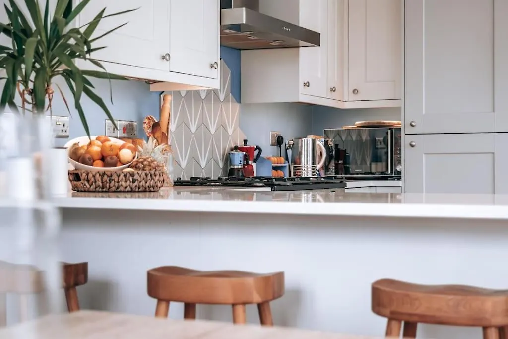 Aurora- 3 Bed Villa With Parking And Garden Bournemouth