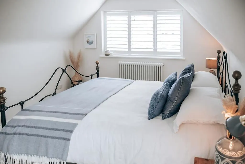 Aurora- 3 Bed Villa With Parking And Garden Bournemouth