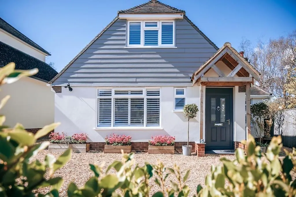 Aurora- 3 Bed Villa With Parking And Garden Bournemouth 0*,