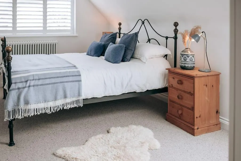 Aurora- 3 Bed Villa With Parking And Garden Bournemouth